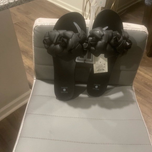 Cute 🥰 flip flop 🩴 with flower 🌺 design 😻 - Picture 3 of 5